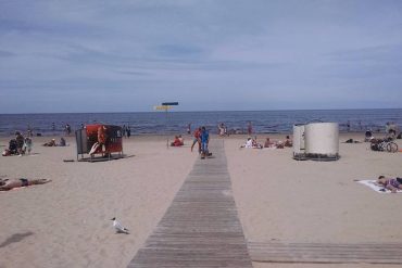 Latvia has a beach: Latvians play volleyball Soviet dictators visit the Baltic Sea city of Jurmala on vacation |  The world