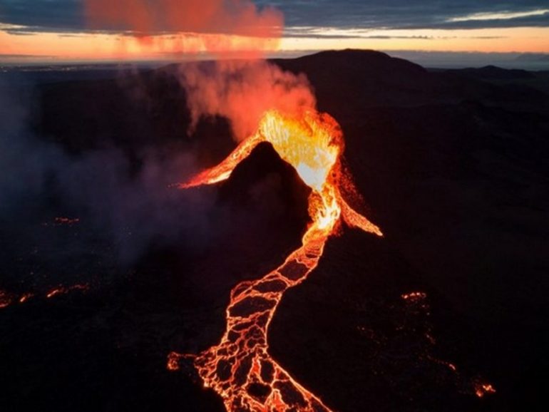 Volcanic eruptions may produce oxygen in the atmosphere