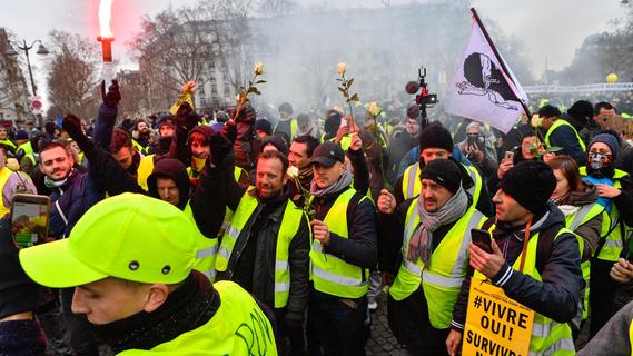 Rising energy costs: Is the yellow dress protest taking place across Europe now?  - Business