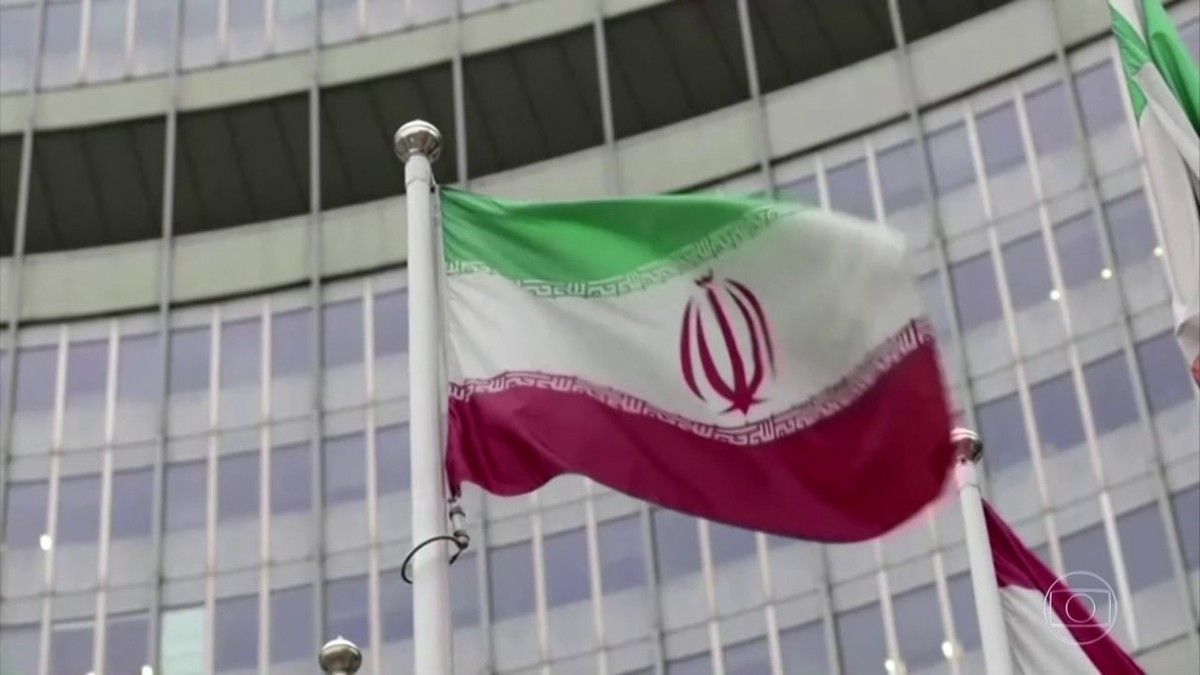  Iranian guards physically harass UN inspectors at uranium enrichment plant

