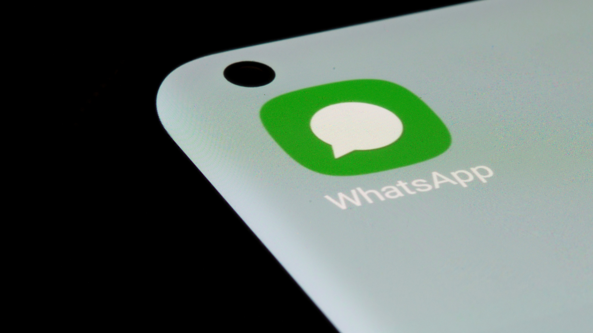 Irish Data Protection Authority: File a fine against WhatsApp

