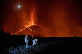 Mysterious disappearance of dogs surrounded by still active volcanic lava