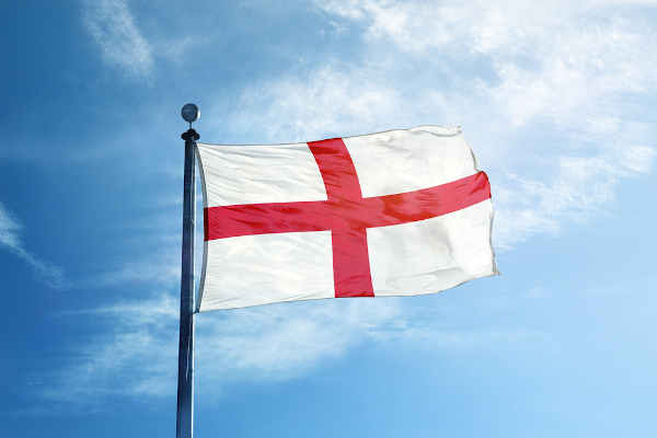 A bandeira da Inglaterra é formada pela Cruz de São Jorge sobre um fundo branco.