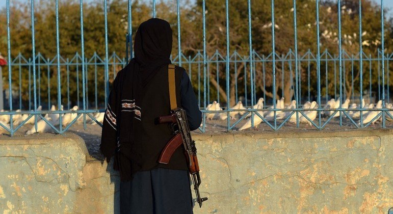 Supostos talibãs matam três em casamento, mas porta-voz nega relação com o grupo