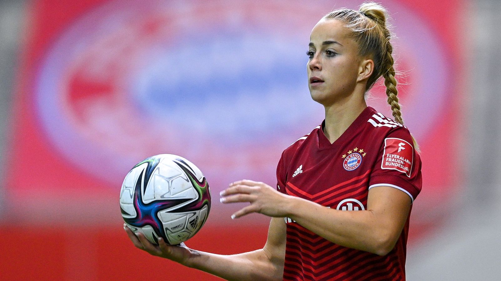 DFB Women: Julia Gwyn returns to World Cup qualifiers

