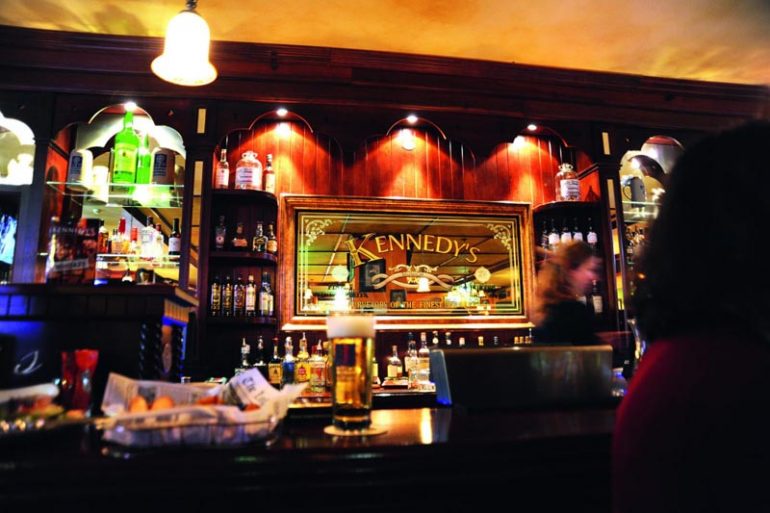Happy Birthday: 10 Jahre Kennedy’s Bar & Restaurant in München
