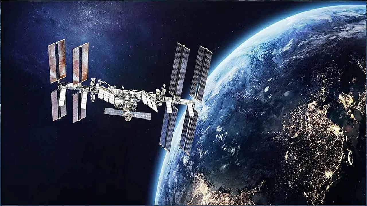 NASA Administrator Bill Nelson said "Despite the long history of human space travel, Russia and the ISS are endangering the lives of not only American and international partners, but also their own astronauts." Russia's space agency Roscosmos plans to discuss the matter with NASA by telephone tomorrow, Russian news agency TASS sources said.