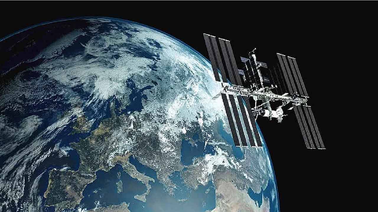 According to NASA, the U.S. space agency, Leolobs Inc. is a private space-object tracking company.  Data show that a number of objects are visible near the Cosmos 1408 location.  According to NASA, the Soviet Signal Intelligence Satellite was launched in 1982.