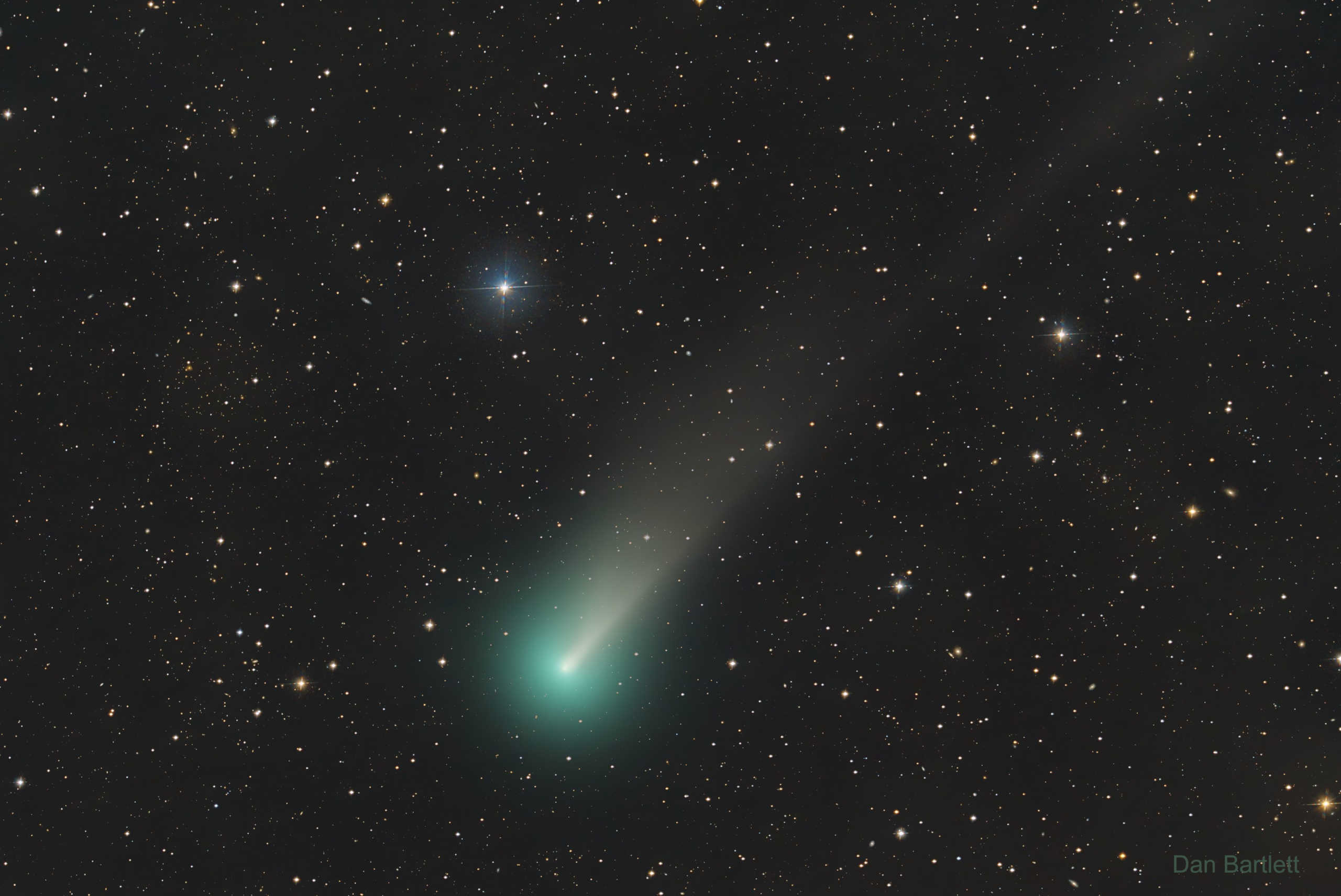 Imagine Comet Leonard NASA