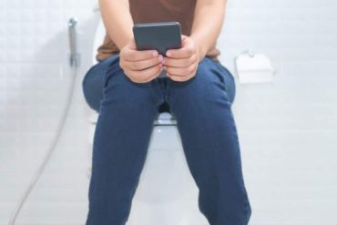 Do you carry a mobile phone with you when you go to the toilet?