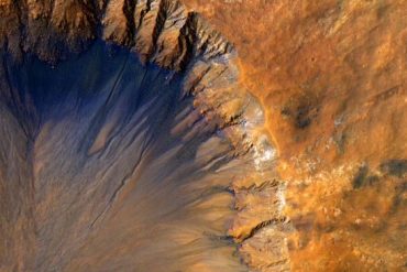 NASA's rover finds previously unidentified organic compounds in dust on Mars
