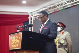 "Paguen o mueran con nosotros": el presidente de Malaui asegura que los países ricos no han cumplido lo pactado en la lucha contra el cambio climático