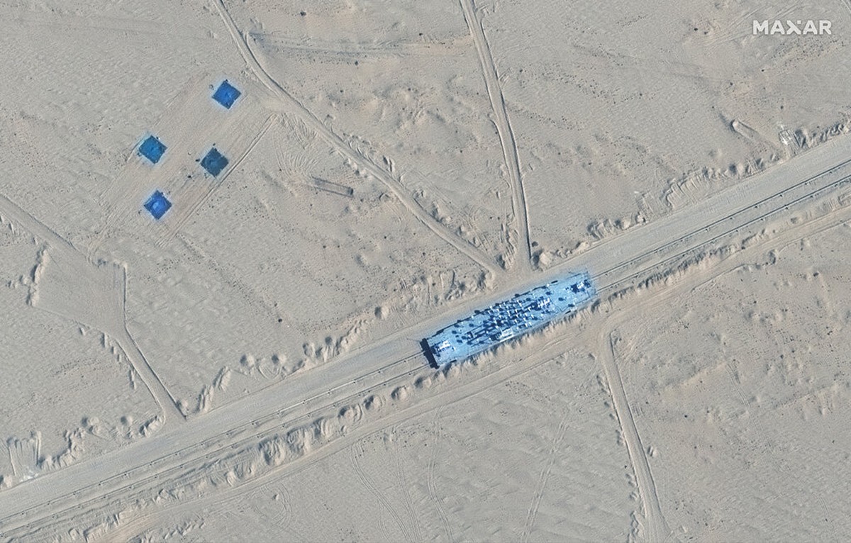   Satellites show full-size models of US warships stationed in the Chinese desert  The world


