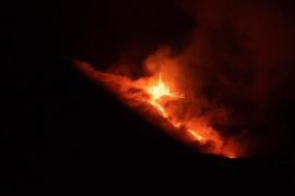 Vulcão Cumbre Vieja voltou a despejar lava na ilha de La Palma, na Espanha