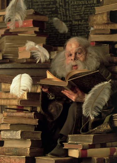 Warwick Davis in Harry Potter and the Sorcerer's Stone è Professor Flitwick