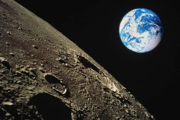 місяць земля