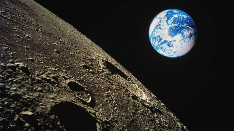 місяць земля