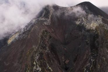 Cumbre Vijay volcano erupts on La Palma Island - News