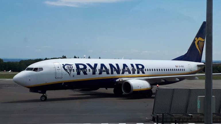Les vols vers Lisbonne et Edimbourg seront assurés par la compagnie aérienne à bas coût Ryanair.