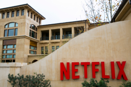 Au Vietnam, Netflix a supprimé l'intégralité de Pine Gap, tandis qu'aux Philippines seulement deux épisodes ont été retirés.