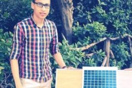 بجنيه واحد.. "أحمد" ابتكر "باور بانك عمومى" يشحن بالطاقة الشمسية