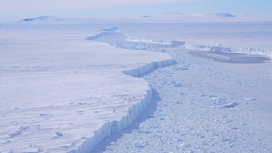 Technology: Accelerated flow around Antarctica, which is a big problem