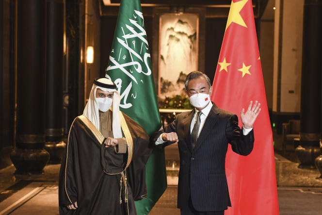 Chinese Foreign Minister Wang Yi (right) and his Saudi Foreign Minister Faisal Ben Farhan al-Saud on January 10, 2022 in Wuxi, China.