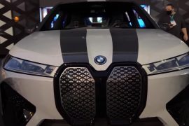 See how BMW was able to change the color of this car with a single click |  Technology