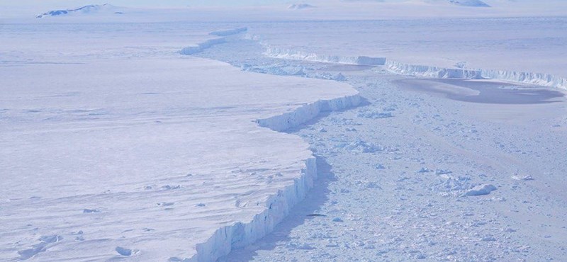 The flow around Antarctica has accelerated, which is a sign of great trouble