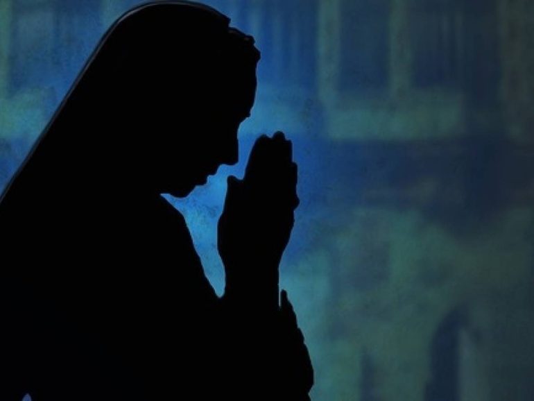Two Irish nuns violate lockdown and participate in "political exorcism"