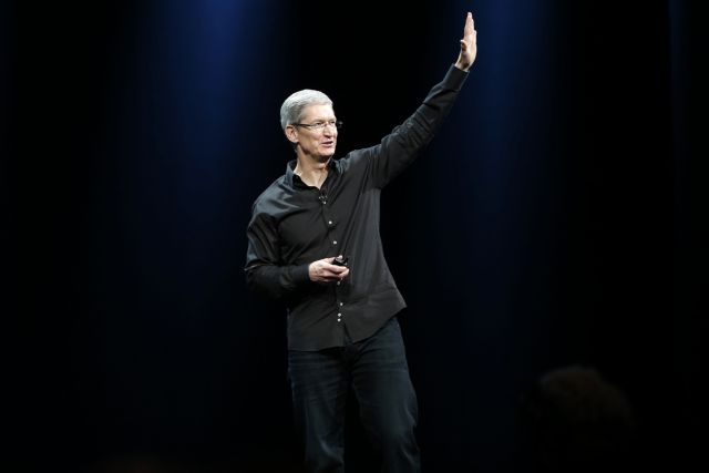 Apple: Ο μισθός του Τιμ Κουκ αυξήθηκε κατά 569% – Πώς απαντούν οι εργαζόμενοι
