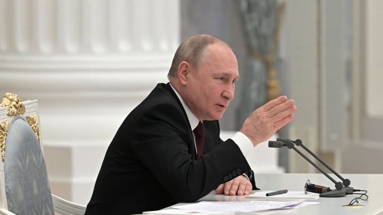 Vladimir Putin paved the way for Russian troops to enter separatist territories