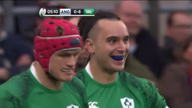 In numerical superiority, the Irish had already found the solution with a long run on the outskirts of James Lowe.  Try not to convert Sexton first, so we stay 8-0 for XV of Clover!