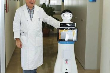 Parkinson's patients in Irish dance class with robot - Chronicle