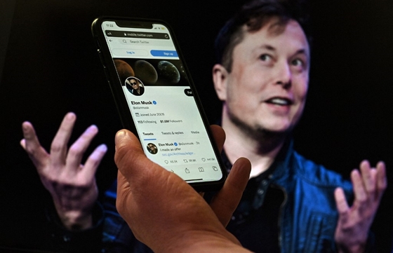 Tech: It Happened: Private messages of Bill Gates and Elon Musk leaked