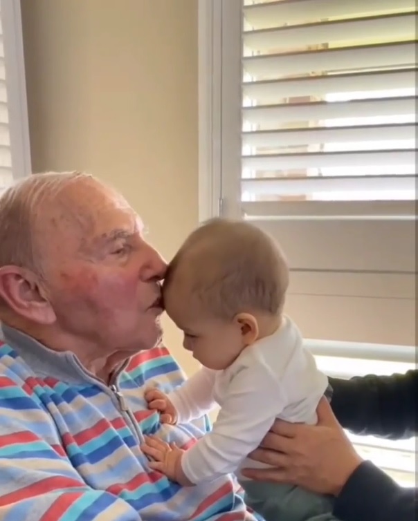 An Alzheimer's grandfather spends months in silence, seeing his granddaughter for the first time and talking again