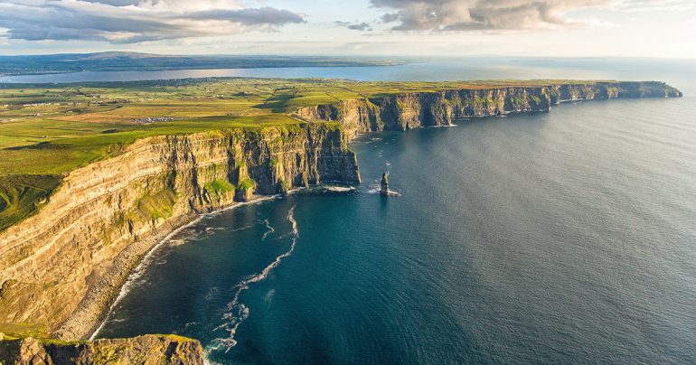 Fantasy, the Railroad with its views and lots of greenery: 5 most amazing places in Ireland, the Emerald Isle
