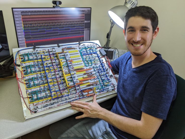 An Israeli engineer builds a real computer for 1,000 hours of work