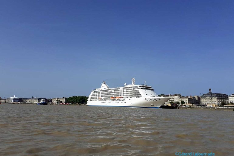 The Seven Seas Voyager Bordeaux Fette made a stopover in preparation for the ship Le Vin.