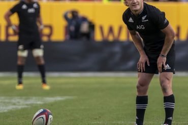 Damien McKenzie will be reuniting with All Blacks until the end of 2023