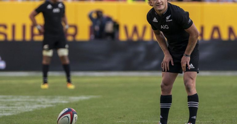 Damien McKenzie will be reuniting with All Blacks until the end of 2023