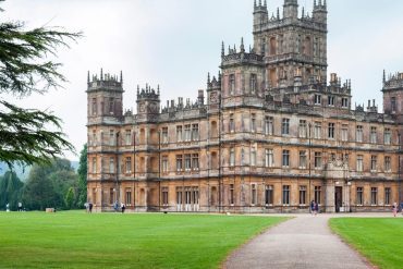 Downton Abbey, Game of Thrones, Peeky Blinders ... Following in the footsteps of five successful series in the UK