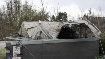 The roof of a garage collapsed on top of a building in a strong wind: Ireland and Great Britain were hit by a severe storm.