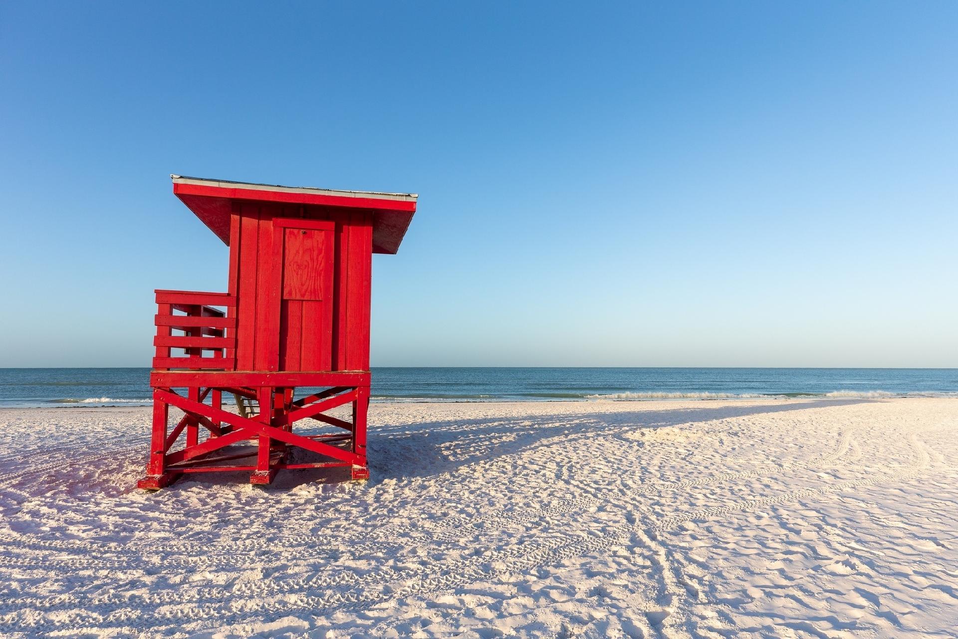 Siesta Beach, Sarasota, Florida, USA - James Pintar/Getty Images/iStockPhoto
