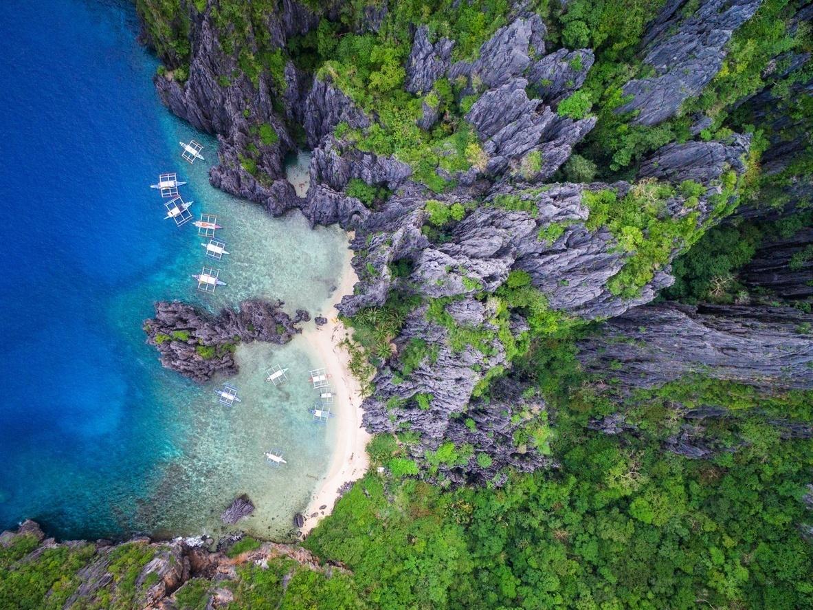 Secret Lagoon, Miniloc Island, El Nido, Palawan, Philippines - RM Nunes/Getty Images/iStockPhoto