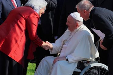 In Quebec, Pope attacks "cancellation culture" and "ideological colonization."