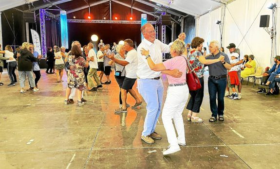 Irish-German couple enjoy dancing.