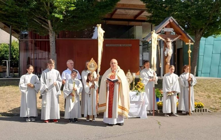 Pfarrer Jürgen Rieger hielt den festlichen Gottesdienst zum Brigidafest in Neukirch. Foto: Keller