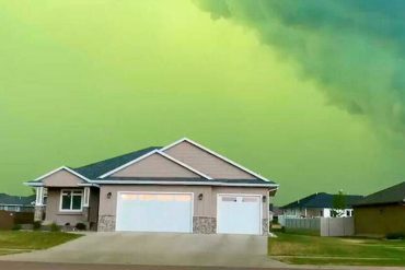 United States: Apocalyptic green skies surprise residents and meteorologists