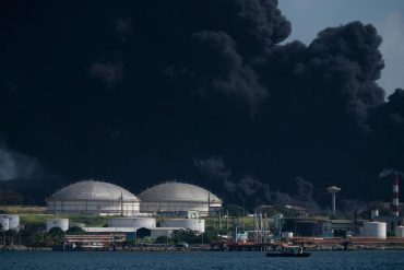 International aid requested after lightning strikes at oil depot in Cuba